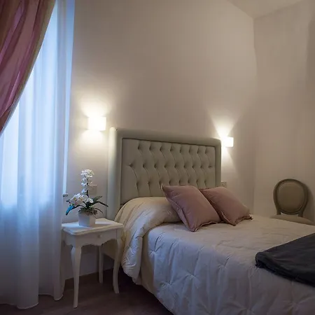 ベッド・アンド・ブレックファスト パラッツォ デル マニフィコ B＆b 3*